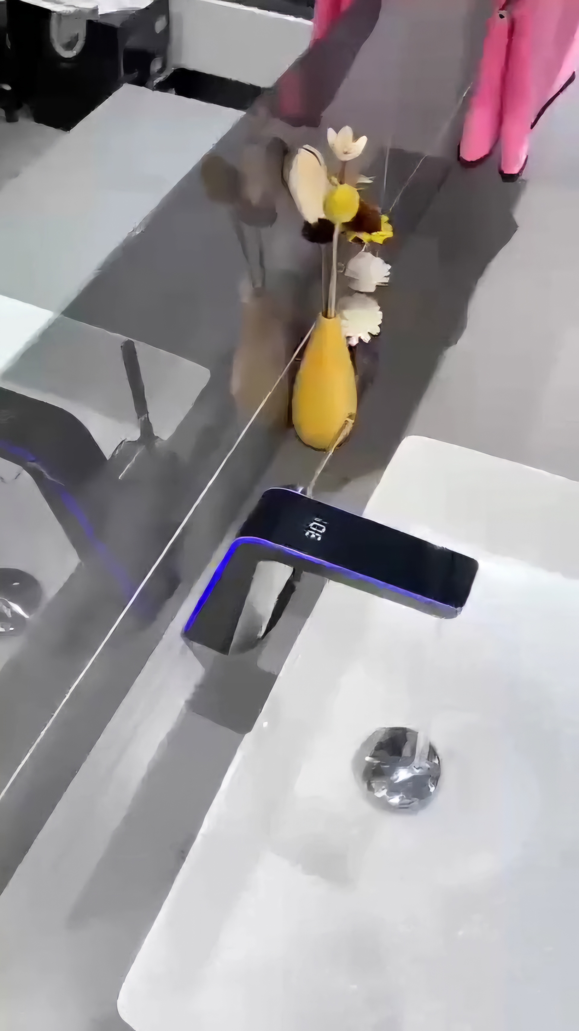 شیر روشویی LED دوحالته مدل Aqua Lite